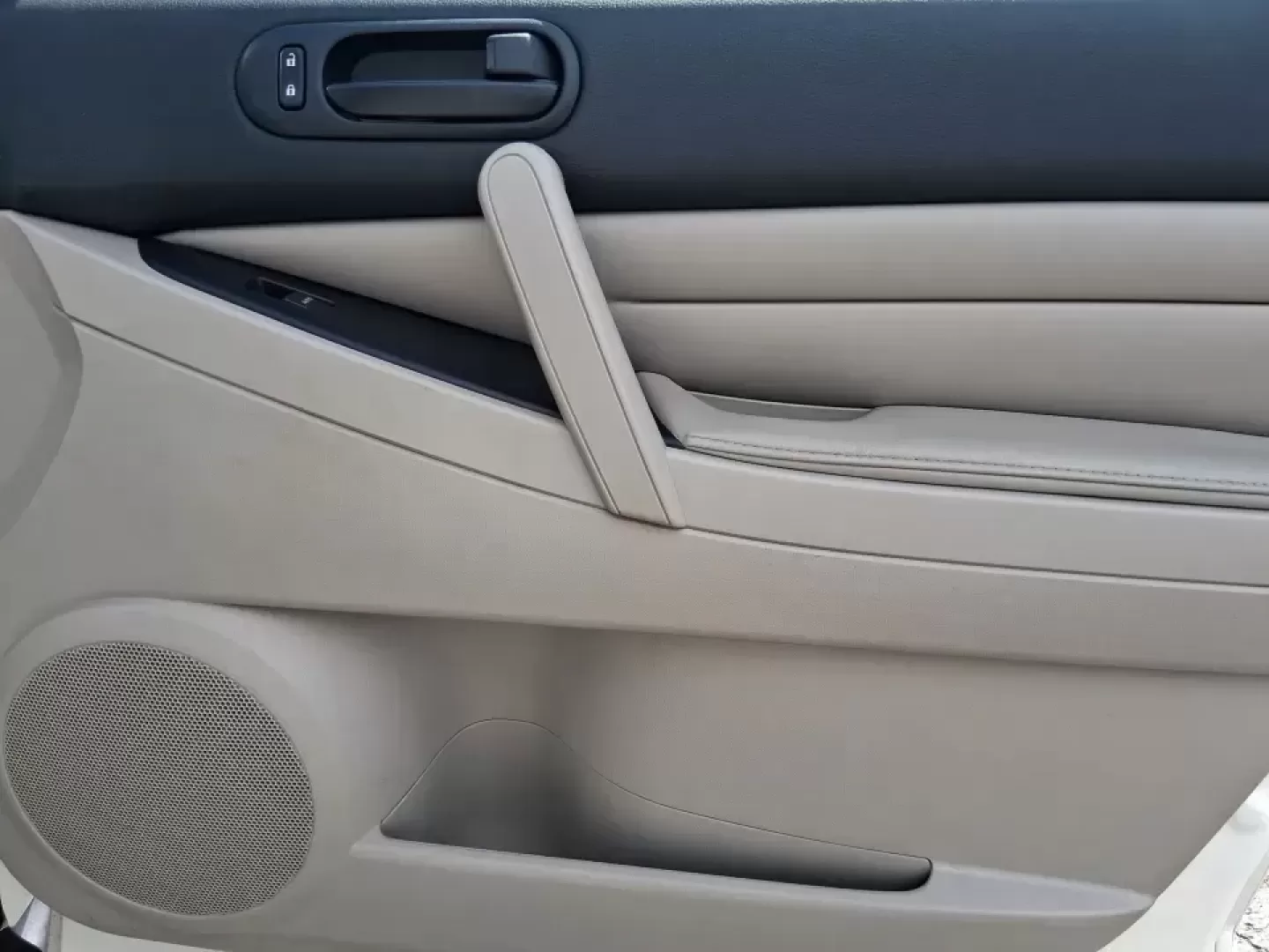 2010 Mazda CX-7 s Touring (JM3ER4W33A0) with an 2.3L I-4 gasoline direct injection engine, 6-Speed Automatic transmission, located at 8750 N County Rd 25A, Piqua, OH, 45356, (937) 908-9800, 40.164391, -84.232513 - Picture your next weekend: loading up the cargo area for a day at Miami County Park, cruising up I75 for a quick getaway, or confidently handling Ohio's surprise rain and winter slush on the school run. This 2010 Mazda CX7 s Touring is the kind of sporty, practical SUV that fits real life in Troy-ea - Photo#19