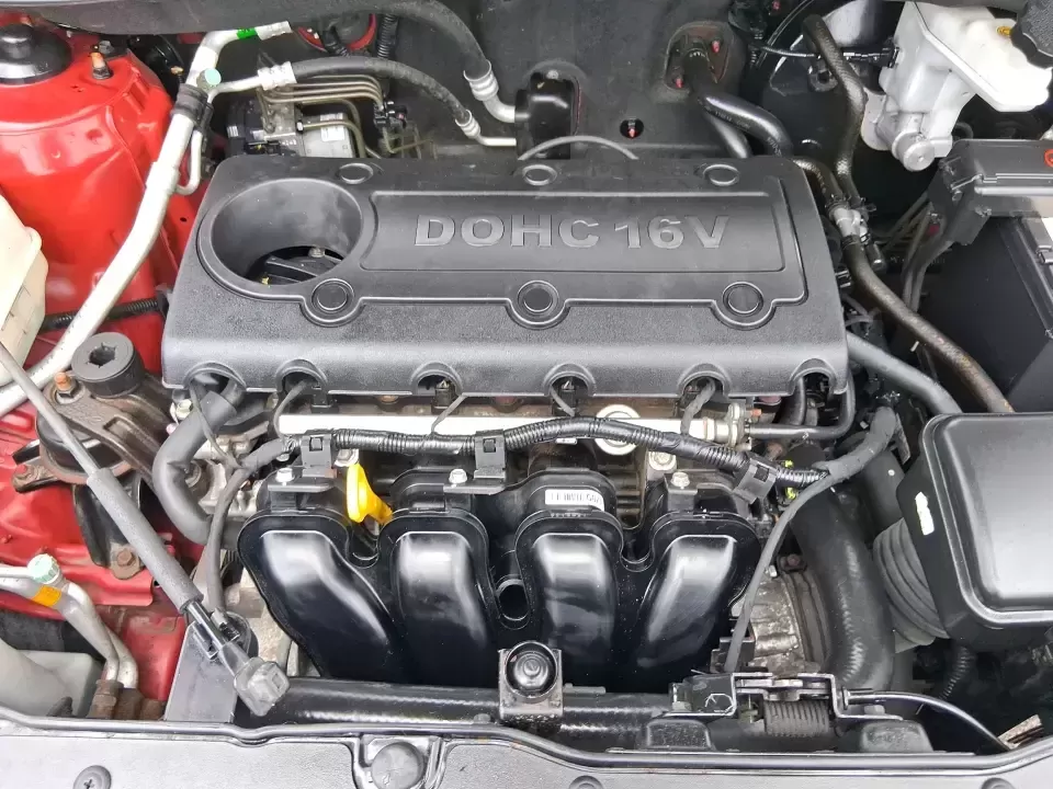 2013 Hyundai Tucson GLS (KM8JUCAC7DU) with an Theta II 2.4L I-4 DOHC engine, 6-Speed Automatic transmission, located at 1951 S Dayton Lakeview Rd., New Carlisle, OH, 45344, (937) 908-9800, 39.890999, -84.050255 - Need a dependable SUV that can handle Ohio weather, school drop-offs, and weekend getaways without stretching your budget? This 2013 Hyundai Tucson GLS in eye-catching Garnet Red is built for real life-comfortable for daily commuting, confident on slick winter roads, and practical for everything fro - Photo#11