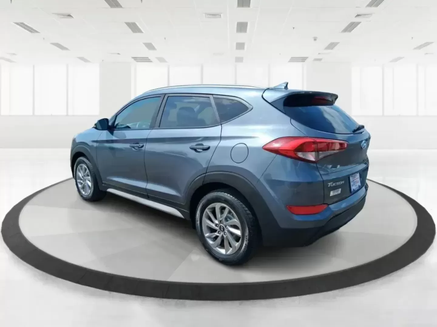 2018 Hyundai Tucson SEL Plus (KM8J33A4XJU) with an Nu 2L I-4 gasoline direct injection engine, 6A transmission, located at 880 E. National Road, Vandalia, OH, 45377, (937) 908-9800, 39.891918, -84.183594 - Need a do-it-all SUV that fits real life in Greene County-school runs, long commutes to Dayton, and weekend getaways to John Bryan State Park-without sacrificing comfort or confidence? This 2018 Hyundai Tucson SEL Plus in Coliseum Gray is built for drivers who want practical space, modern tech, and - Photo#4