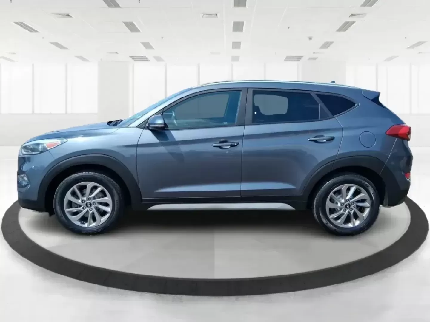 2018 Hyundai Tucson SEL Plus (KM8J33A4XJU) with an Nu 2L I-4 gasoline direct injection engine, 6A transmission, located at 880 E. National Road, Vandalia, OH, 45377, (937) 908-9800, 39.891918, -84.183594 - Need a do-it-all SUV that fits real life in Greene County-school runs, long commutes to Dayton, and weekend getaways to John Bryan State Park-without sacrificing comfort or confidence? This 2018 Hyundai Tucson SEL Plus in Coliseum Gray is built for drivers who want practical space, modern tech, and - Photo#5