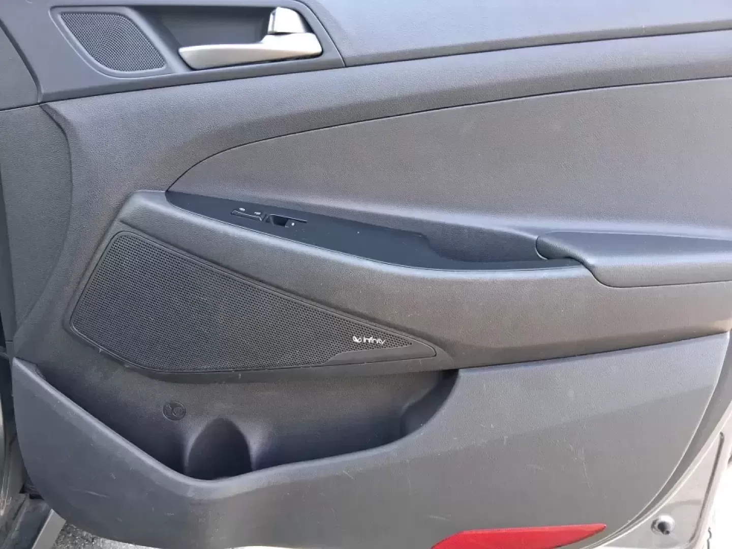 2018 Hyundai Tucson SEL Plus (KM8J33A4XJU) with an Nu 2L I-4 gasoline direct injection engine, 6A transmission, located at 880 E. National Road, Vandalia, OH, 45377, (937) 908-9800, 39.891918, -84.183594 - Need a do-it-all SUV that fits real life in Greene County-school runs, long commutes to Dayton, and weekend getaways to John Bryan State Park-without sacrificing comfort or confidence? This 2018 Hyundai Tucson SEL Plus in Coliseum Gray is built for drivers who want practical space, modern tech, and - Photo#19