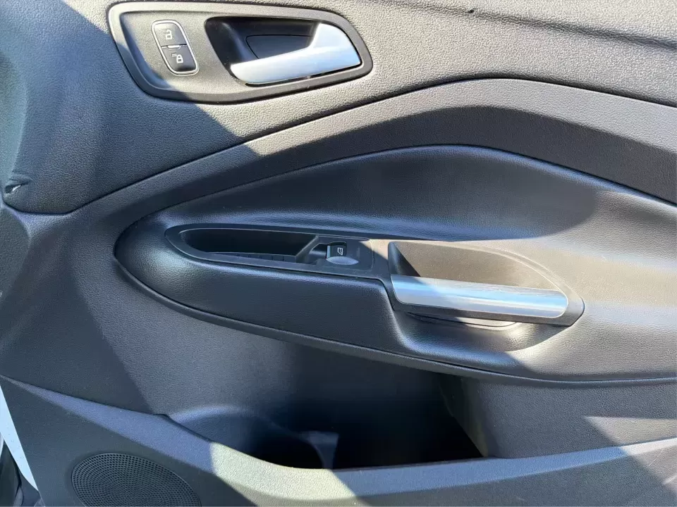 2017 Ford Escape SE (1FMCU0GD2HU) with an 1.5L L4 DOHC 16V engine, 6A transmission, located at 401 Woodman Dr, Riverside, OH, 45431, (937) 908-9800, 39.760899, -84.123421 - Picture a weekday that starts with a smooth commute up N County Rd 25A, turns into easy school drop-offs, and ends with a weekend escape to Indian Lake or a quick run down I75 for shopping and dinner-this 2017 Ford Escape SE is built for real life in and around Piqua, Ohio. Finished in standout Whit - Photo#20