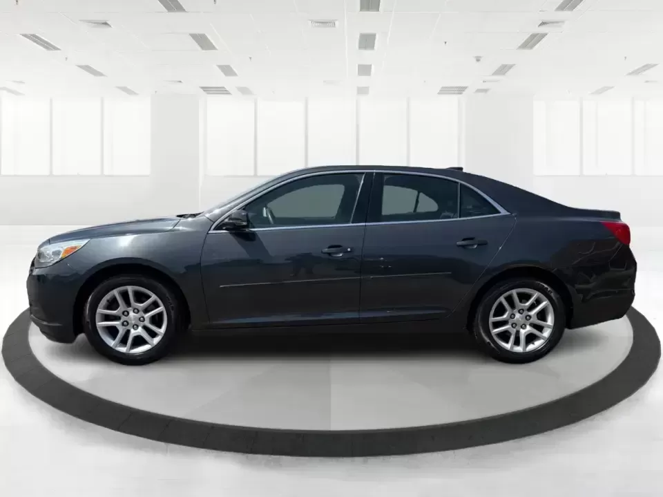 2015 Chevrolet Malibu 1LT (1G11C5SL5FF) with an ECOTEC 2.5L I-4 gasoline direct injection engine, 6-Speed Automatic transmission, located at 1951 S Dayton Lakeview Rd., New Carlisle, OH, 45344, (937) 908-9800, 39.890999, -84.050255 - Need a dependable, comfortable sedan for the daily commute between New Carlisle and Dayton, school drop-offs, or easy weekend getaways to Springfield? This 2015 Chevrolet Malibu 1LT is built for real-life driving-smooth on I70, easy to park around downtown New Carlisle, and efficient enough to keep - Photo#5