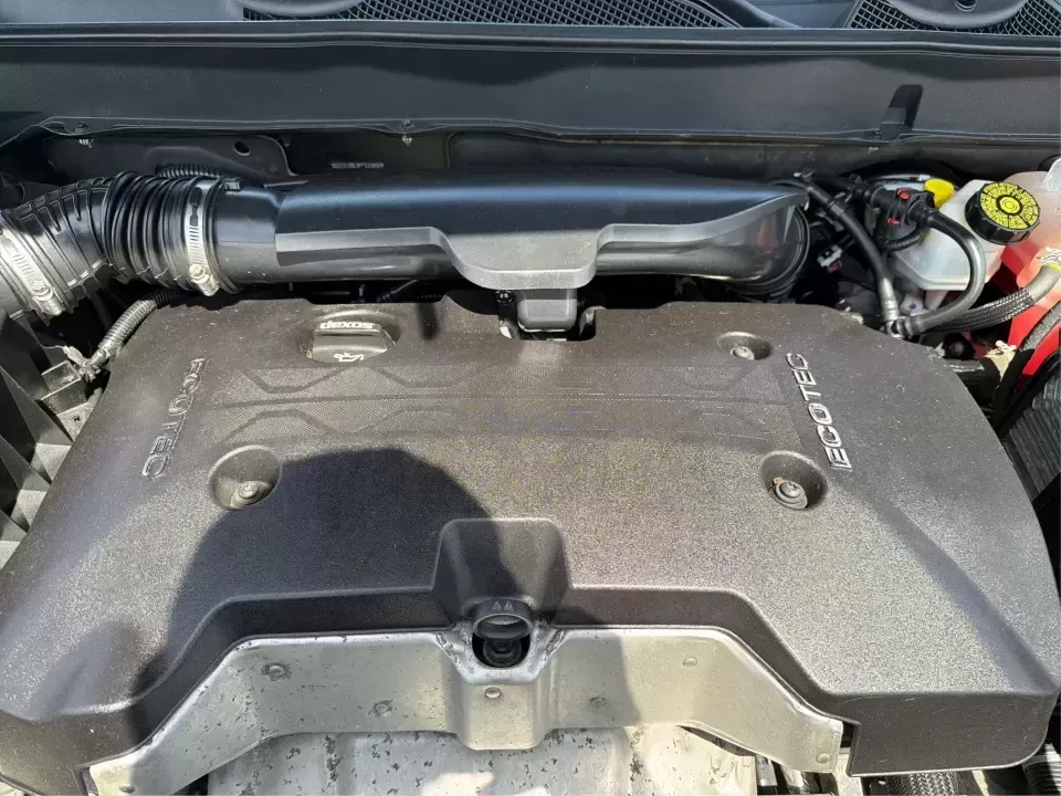 2015 Chevrolet Malibu 1LT (1G11C5SL5FF) with an ECOTEC 2.5L I-4 gasoline direct injection engine, 6-Speed Automatic transmission, located at 1951 S Dayton Lakeview Rd., New Carlisle, OH, 45344, (937) 908-9800, 39.890999, -84.050255 - Need a dependable, comfortable sedan for the daily commute between New Carlisle and Dayton, school drop-offs, or easy weekend getaways to Springfield? This 2015 Chevrolet Malibu 1LT is built for real-life driving-smooth on I70, easy to park around downtown New Carlisle, and efficient enough to keep - Photo#11