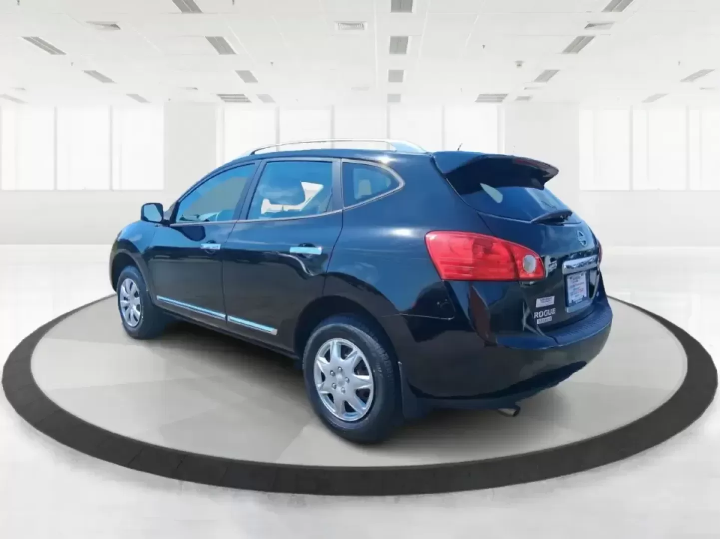 2015 Nissan Rogue S (JN8AS5MV4FW) with an 2.5L I-4 DOHC engine, Continuously Variable Transmission transmission, located at 1951 S Dayton Lakeview Rd., New Carlisle, OH, 45344, (937) 908-9800, 39.890999, -84.050255 - Pack up the kids, load the groceries, or point the nose toward a weekend getaway-this 2015 Nissan Rogue S is the kind of practical SUV that fits real life in Riverside. With confident all-weather capability, flexible cargo space, and everyday comfort, it's ideal for commuters running up and down I-6 - Photo#4
