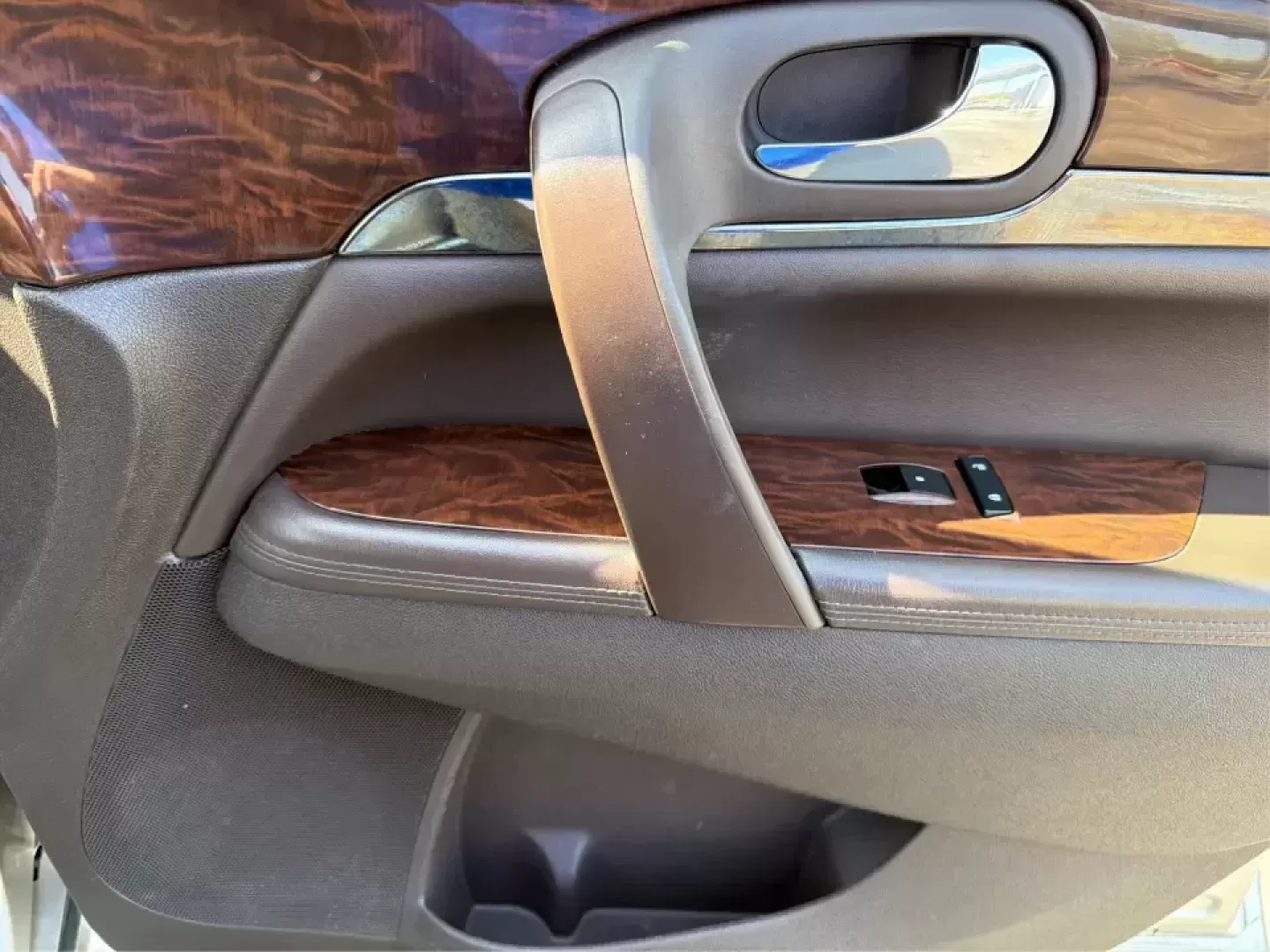 2016 Buick Enclave Leather (5GAKVBKD6GJ) with an 3.6L V-6 gasoline direct injection engine, 6-Speed Automatic Overdrive transmission, located at 1230 East Main St, Xenia, OH, 45385, (937) 908-9800, 39.688026, -83.910172 - Need one vehicle that can handle school drop-offs, grocery runs, and a weekend road trip down I-75 without feeling cramped? This 2016 Buick Enclave Leather in Iridium Metallic is built for real-life family logistics and comfortable commuting around Moraine, Dayton, and the Miami Valley-offering thre - Photo#20