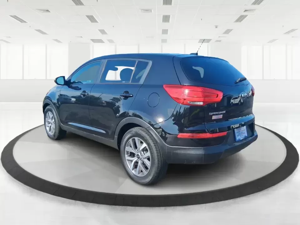 2016 Kia Sportage LX (KNDPBCAC7G7) with an Theta II 2.4L I-4 gasoline direct injection engine, 6-Speed Automatic transmission, located at 880 E. National Road, Vandalia, OH, 45377, (937) 908-9800, 39.891918, -84.183594 - Need a crossover that can handle Ohio's four seasons, school runs, and weekend getaways without draining your budget? This 2016 Kia Sportage LX is built for real life in Vandalia-whether you're commuting down I75, running errands along National Road, or packing up for a day at the Dayton Aviation He - Photo#4