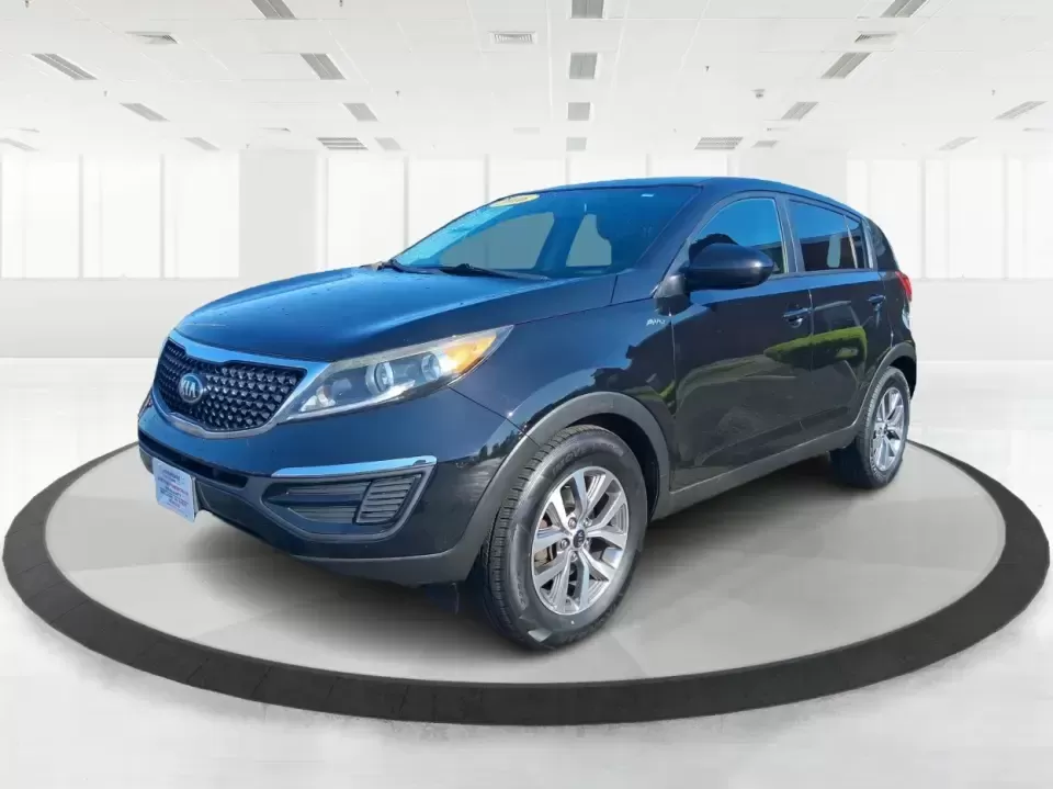 2016 Kia Sportage LX (KNDPBCAC7G7) with an Theta II 2.4L I-4 gasoline direct injection engine, 6-Speed Automatic transmission, located at 880 E. National Road, Vandalia, OH, 45377, (937) 908-9800, 39.891918, -84.183594 - Need a crossover that can handle Ohio's four seasons, school runs, and weekend getaways without draining your budget? This 2016 Kia Sportage LX is built for real life in Vandalia-whether you're commuting down I75, running errands along National Road, or packing up for a day at the Dayton Aviation He - Photo#8