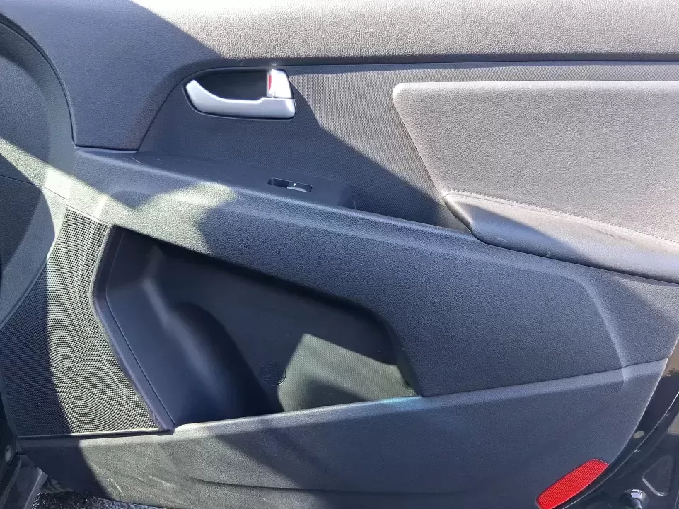 2016 Kia Sportage LX (KNDPBCAC7G7) with an Theta II 2.4L I-4 gasoline direct injection engine, 6-Speed Automatic transmission, located at 880 E. National Road, Vandalia, OH, 45377, (937) 908-9800, 39.891918, -84.183594 - Need a crossover that can handle Ohio's four seasons, school runs, and weekend getaways without draining your budget? This 2016 Kia Sportage LX is built for real life in Vandalia-whether you're commuting down I75, running errands along National Road, or packing up for a day at the Dayton Aviation He - Photo#18