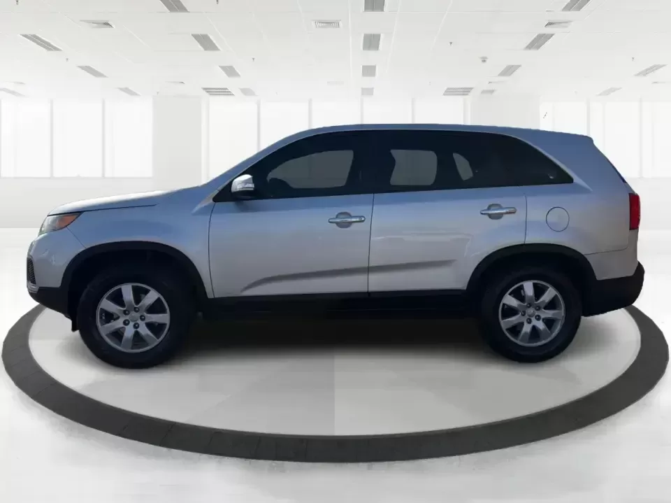 2013 Kia Sorento LX (5XYKT3A12DG) with an 2.4L I-4 DOHC engine, 6-Speed Automatic transmission, located at 8750 N County Rd 25A, Piqua, OH, 45356, (937) 908-9800, 40.164391, -84.232513 - Need one SUV that can handle the school run, a long commute up I75, and a weekend getaway to Indian Lake without blowing your budget? This 2013 Kia Sorento LX in Satin Metal is a practical, road-trip-ready SUV that's sized for real life-easy to park, comfortable for passengers, and versatile enough - Photo#5