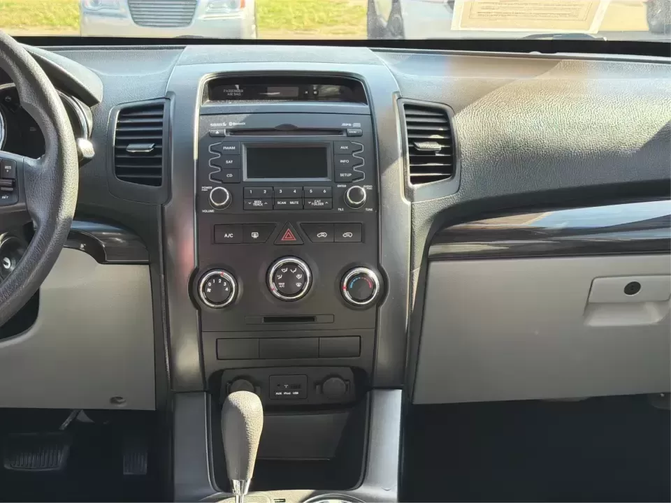 2013 Kia Sorento LX (5XYKT3A12DG) with an 2.4L I-4 DOHC engine, 6-Speed Automatic transmission, located at 8750 N County Rd 25A, Piqua, OH, 45356, (937) 908-9800, 40.164391, -84.232513 - Need one SUV that can handle the school run, a long commute up I75, and a weekend getaway to Indian Lake without blowing your budget? This 2013 Kia Sorento LX in Satin Metal is a practical, road-trip-ready SUV that's sized for real life-easy to park, comfortable for passengers, and versatile enough - Photo#13