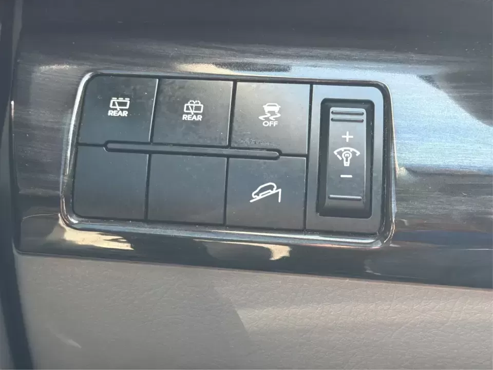 2013 Kia Sorento LX (5XYKT3A12DG) with an 2.4L I-4 DOHC engine, 6-Speed Automatic transmission, located at 8750 N County Rd 25A, Piqua, OH, 45356, (937) 908-9800, 40.164391, -84.232513 - Need one SUV that can handle the school run, a long commute up I75, and a weekend getaway to Indian Lake without blowing your budget? This 2013 Kia Sorento LX in Satin Metal is a practical, road-trip-ready SUV that's sized for real life-easy to park, comfortable for passengers, and versatile enough - Photo#17