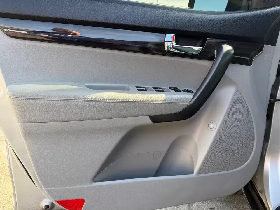 2013 Kia Sorento LX (5XYKT3A12DG) with an 2.4L I-4 DOHC engine, 6-Speed Automatic transmission, located at 8750 N County Rd 25A, Piqua, OH, 45356, (937) 908-9800, 40.164391, -84.232513 - Need one SUV that can handle the school run, a long commute up I75, and a weekend getaway to Indian Lake without blowing your budget? This 2013 Kia Sorento LX in Satin Metal is a practical, road-trip-ready SUV that's sized for real life-easy to park, comfortable for passengers, and versatile enough - Photo#19