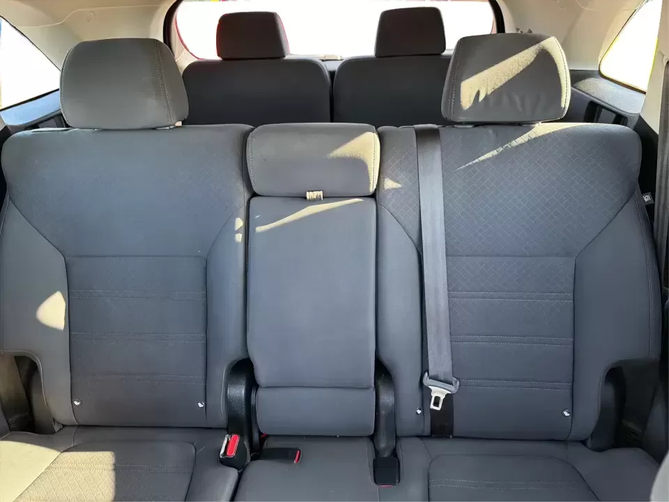 2018 Kia Sorento 2.4L LX (5XYPGDA36JG) with an 2.4L I-4 gasoline direct injection engine, 6A transmission, located at 1099 N County Rd 25A , Troy, OH, 45373, (937) 908-9800, 40.057079, -84.212883 - Build your next chapter around an SUV that's ready for school drop-offs, long commutes up I75, and weekend getaways to Charleston Falls Preserve or a family day near the Miami County Fairgrounds. This 2018 Kia Sorento LX in Snow White Pearl is the kind of practical, go-anywhere crossover that fits r - Photo#14