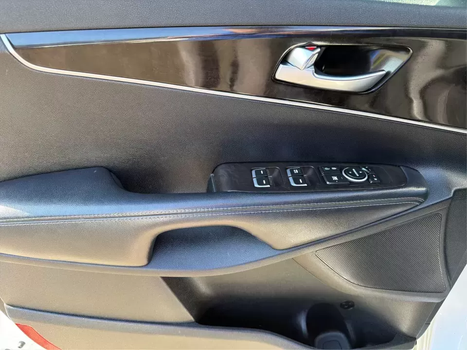 2018 Kia Sorento 2.4L LX (5XYPGDA36JG) with an 2.4L I-4 gasoline direct injection engine, 6A transmission, located at 1099 N County Rd 25A , Troy, OH, 45373, (937) 908-9800, 40.057079, -84.212883 - Build your next chapter around an SUV that's ready for school drop-offs, long commutes up I75, and weekend getaways to Charleston Falls Preserve or a family day near the Miami County Fairgrounds. This 2018 Kia Sorento LX in Snow White Pearl is the kind of practical, go-anywhere crossover that fits r - Photo#18