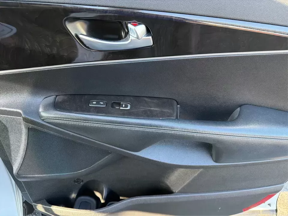 2018 Kia Sorento 2.4L LX (5XYPGDA36JG) with an 2.4L I-4 gasoline direct injection engine, 6A transmission, located at 1099 N County Rd 25A , Troy, OH, 45373, (937) 908-9800, 40.057079, -84.212883 - Build your next chapter around an SUV that's ready for school drop-offs, long commutes up I75, and weekend getaways to Charleston Falls Preserve or a family day near the Miami County Fairgrounds. This 2018 Kia Sorento LX in Snow White Pearl is the kind of practical, go-anywhere crossover that fits r - Photo#19