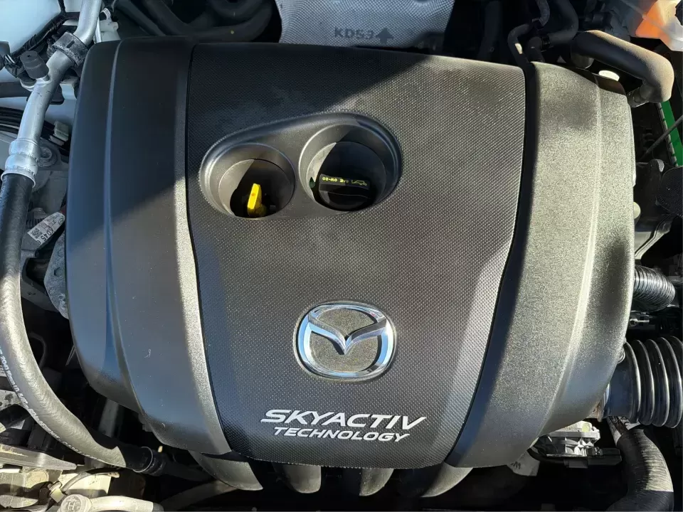 2016 Mazda CX-5 Touring (JM3KE4CYXG0) with an SKYACTIV-G 2.5L I-4 gasoline direct injection engine, 6-Speed Automatic transmission, located at 1230 East Main St, Xenia, OH, 45385, (937) 908-9800, 39.688026, -83.910172 - Pack up the kids, load the groceries, or point the nose toward a weekend road trip-this 2016 Mazda CX-5 Touring is the kind of SUV that fits real life in Piqua. With confident all-weather capability and a comfortable, well-equipped cabin, it's a smart choice for commuters running up and down I75, fa - Photo#11