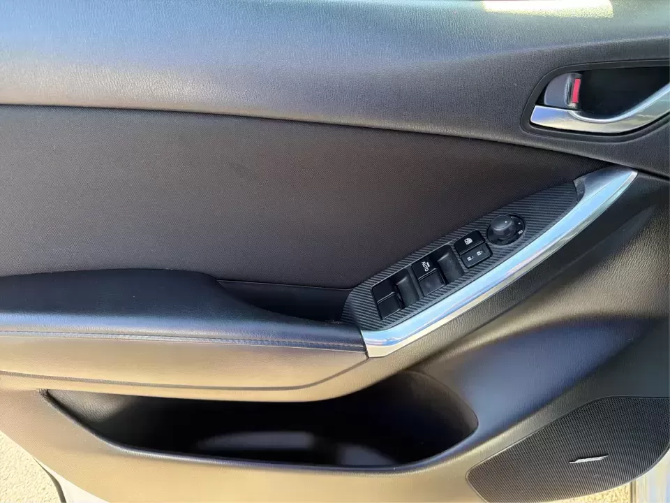 2016 Mazda CX-5 Touring (JM3KE4CYXG0) with an SKYACTIV-G 2.5L I-4 gasoline direct injection engine, 6-Speed Automatic transmission, located at 1230 East Main St, Xenia, OH, 45385, (937) 908-9800, 39.688026, -83.910172 - Pack up the kids, load the groceries, or point the nose toward a weekend road trip-this 2016 Mazda CX-5 Touring is the kind of SUV that fits real life in Piqua. With confident all-weather capability and a comfortable, well-equipped cabin, it's a smart choice for commuters running up and down I75, fa - Photo#18