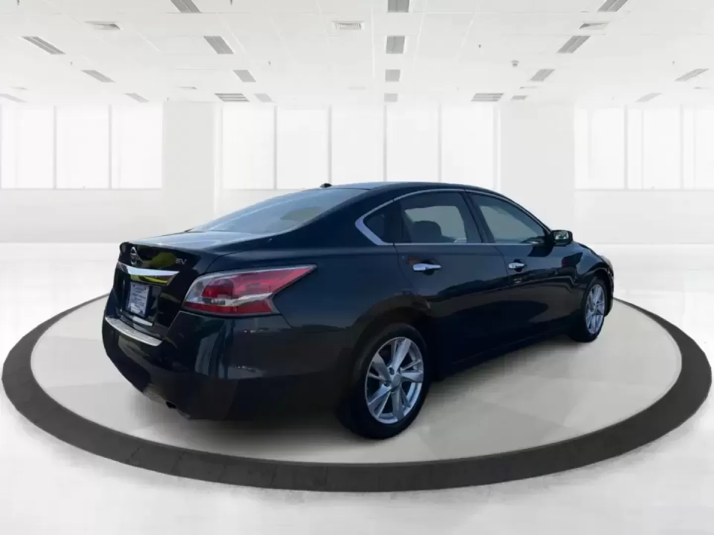 2015 Nissan Altima 2.5 SV (1N4AL3AP9FC) with an 2.5L I-4 DOHC engine, Continuously Variable Transmission transmission, located at 4508 South Dixie Dr, Moraine, OH, 45439, (937) 908-9800, 39.689976, -84.218452 - Picture your next week going smoother: an easy I-75 commute, a comfortable school drop-off run, and a Friday night dinner in Dayton's Oregon District-all in a sedan that feels refined, efficient, and ready to rack up miles without racking up stress. This 2015 Nissan Altima 2.5 SV in sleek Gun Metall - Photo#2