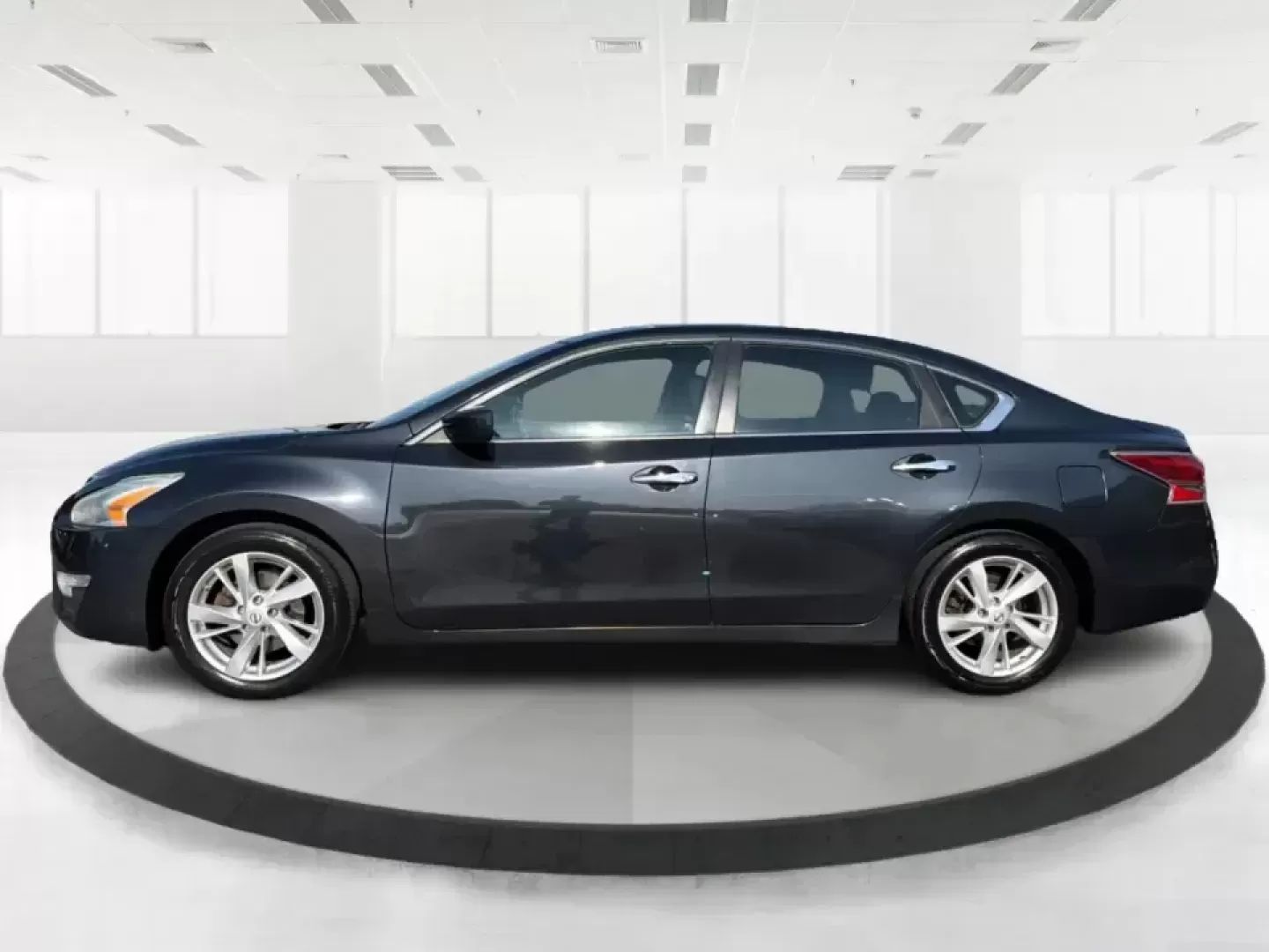 2015 Nissan Altima 2.5 SV (1N4AL3AP9FC) with an 2.5L I-4 DOHC engine, Continuously Variable Transmission transmission, located at 4508 South Dixie Dr, Moraine, OH, 45439, (937) 908-9800, 39.689976, -84.218452 - Picture your next week going smoother: an easy I-75 commute, a comfortable school drop-off run, and a Friday night dinner in Dayton's Oregon District-all in a sedan that feels refined, efficient, and ready to rack up miles without racking up stress. This 2015 Nissan Altima 2.5 SV in sleek Gun Metall - Photo#5