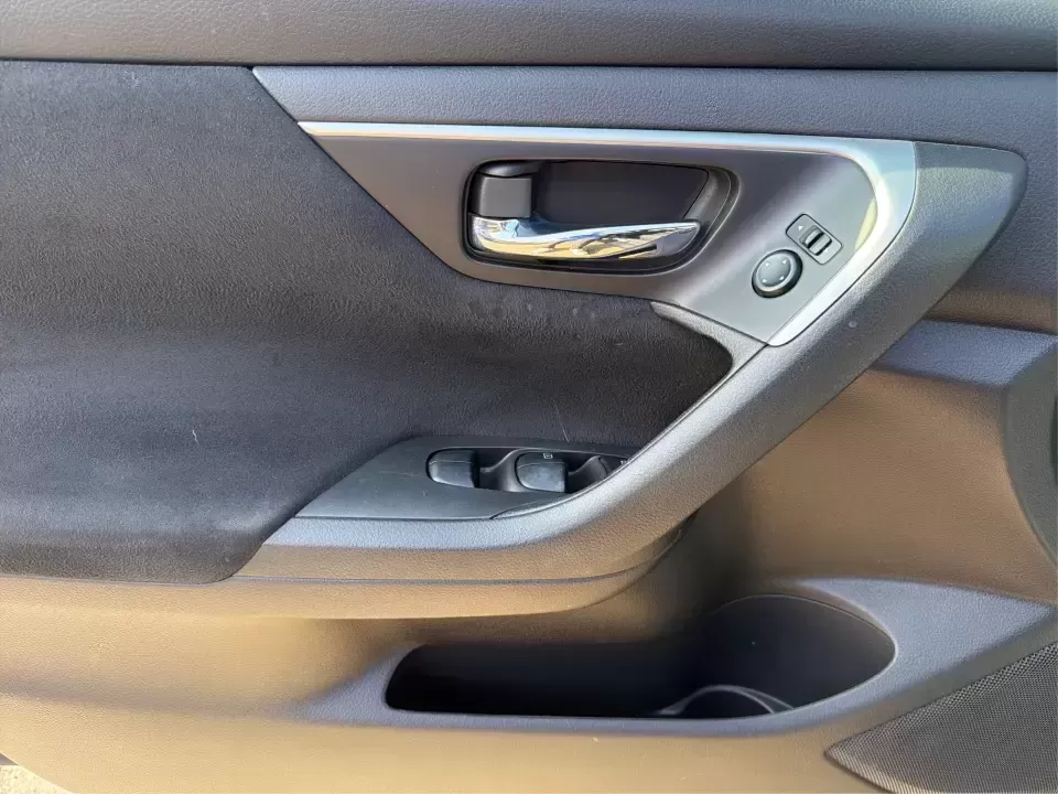 2015 Nissan Altima 2.5 SV (1N4AL3AP9FC) with an 2.5L I-4 DOHC engine, Continuously Variable Transmission transmission, located at 4508 South Dixie Dr, Moraine, OH, 45439, (937) 908-9800, 39.689976, -84.218452 - Picture your next week going smoother: an easy I-75 commute, a comfortable school drop-off run, and a Friday night dinner in Dayton's Oregon District-all in a sedan that feels refined, efficient, and ready to rack up miles without racking up stress. This 2015 Nissan Altima 2.5 SV in sleek Gun Metall - Photo#18