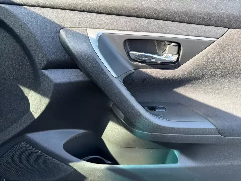 2015 Nissan Altima 2.5 SV (1N4AL3AP9FC) with an 2.5L I-4 DOHC engine, Continuously Variable Transmission transmission, located at 4508 South Dixie Dr, Moraine, OH, 45439, (937) 908-9800, 39.689976, -84.218452 - Picture your next week going smoother: an easy I-75 commute, a comfortable school drop-off run, and a Friday night dinner in Dayton's Oregon District-all in a sedan that feels refined, efficient, and ready to rack up miles without racking up stress. This 2015 Nissan Altima 2.5 SV in sleek Gun Metall - Photo#19