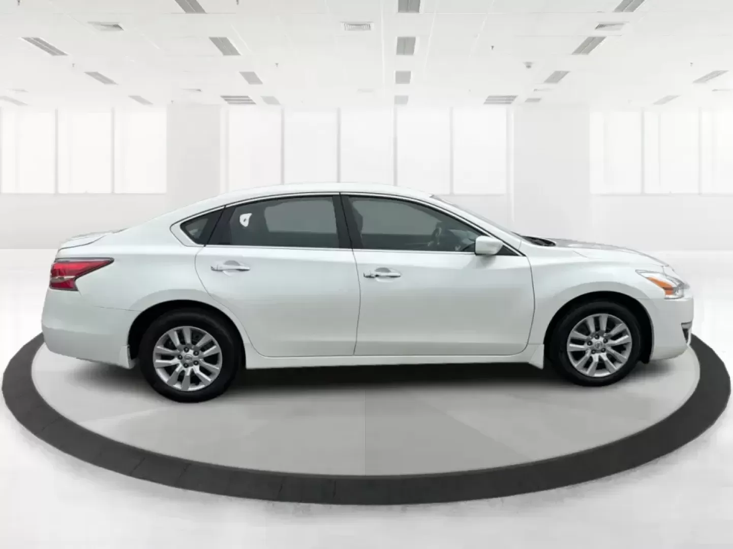 2015 Nissan Altima 2.5 S (1N4AL3AP9FC) with an 2.5L I-4 DOHC engine, Continuously Variable Transmission transmission, located at 1184 Kauffman Ave, Fairborn, OH, 45324, (937) 908-9800, 39.807072, -84.030914 - Need a dependable sedan for daily commuting between Fairborn and Dayton, campus runs to Wright State, or comfortable weekend drives out toward Yellow Springs? This **2015 Nissan Altima 2.5 S** delivers the kind of real-world practicality busy schedules demand-fuel-friendly performance, a roomy cabin - Photo#1