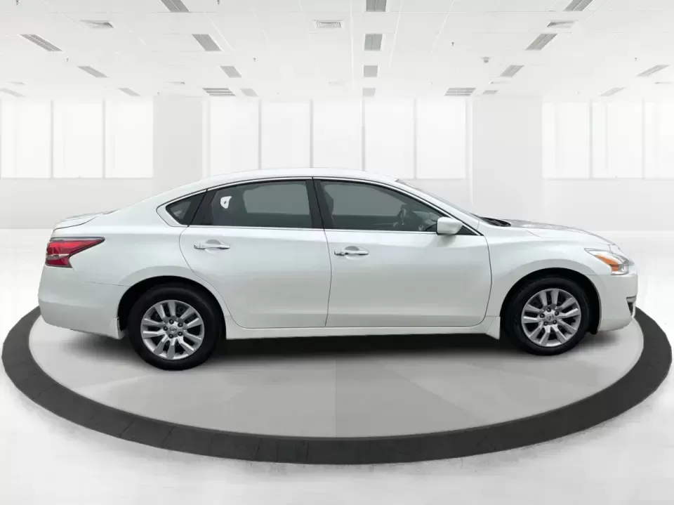 2015 Nissan Altima 2.5 S (1N4AL3AP9FC) with an 2.5L I-4 DOHC engine, Continuously Variable Transmission transmission, located at 1184 Kauffman Ave, Fairborn, OH, 45324, (937) 908-9800, 39.807072, -84.030914 - Need a dependable sedan for daily commuting between Fairborn and Dayton, campus runs to Wright State, or comfortable weekend drives out toward Yellow Springs? This **2015 Nissan Altima 2.5 S** delivers the kind of real-world practicality busy schedules demand-fuel-friendly performance, a roomy cabin - Photo#1