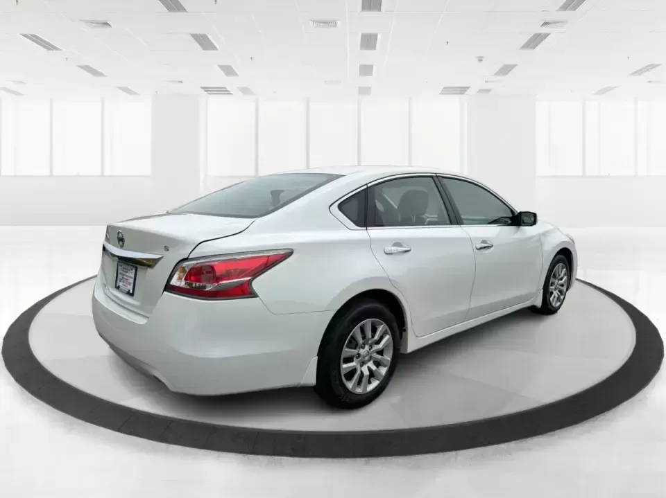 2015 Nissan Altima 2.5 S (1N4AL3AP9FC) with an 2.5L I-4 DOHC engine, Continuously Variable Transmission transmission, located at 1184 Kauffman Ave, Fairborn, OH, 45324, (937) 908-9800, 39.807072, -84.030914 - Need a dependable sedan for daily commuting between Fairborn and Dayton, campus runs to Wright State, or comfortable weekend drives out toward Yellow Springs? This **2015 Nissan Altima 2.5 S** delivers the kind of real-world practicality busy schedules demand-fuel-friendly performance, a roomy cabin - Photo#2