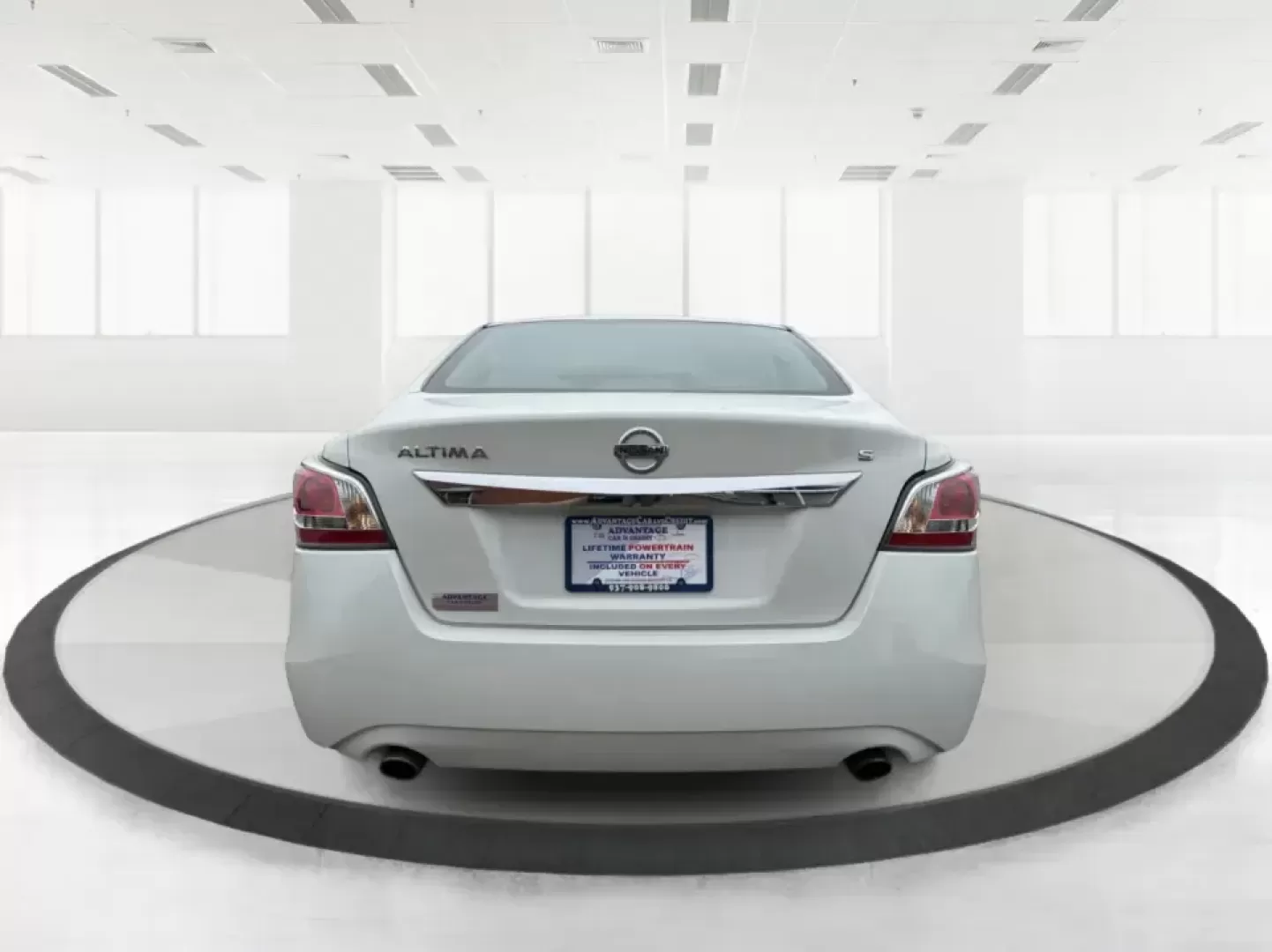 2015 Nissan Altima 2.5 S (1N4AL3AP9FC) with an 2.5L I-4 DOHC engine, Continuously Variable Transmission transmission, located at 1184 Kauffman Ave, Fairborn, OH, 45324, (937) 908-9800, 39.807072, -84.030914 - Need a dependable sedan for daily commuting between Fairborn and Dayton, campus runs to Wright State, or comfortable weekend drives out toward Yellow Springs? This **2015 Nissan Altima 2.5 S** delivers the kind of real-world practicality busy schedules demand-fuel-friendly performance, a roomy cabin - Photo#3