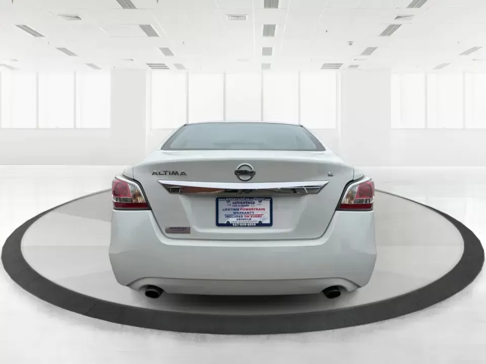 2015 Nissan Altima 2.5 S (1N4AL3AP9FC) with an 2.5L I-4 DOHC engine, Continuously Variable Transmission transmission, located at 1184 Kauffman Ave, Fairborn, OH, 45324, (937) 908-9800, 39.807072, -84.030914 - Need a dependable sedan for daily commuting between Fairborn and Dayton, campus runs to Wright State, or comfortable weekend drives out toward Yellow Springs? This **2015 Nissan Altima 2.5 S** delivers the kind of real-world practicality busy schedules demand-fuel-friendly performance, a roomy cabin - Photo#3