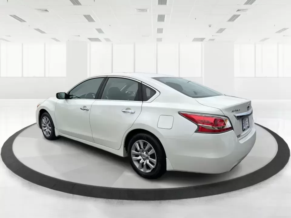 2015 Nissan Altima 2.5 S (1N4AL3AP9FC) with an 2.5L I-4 DOHC engine, Continuously Variable Transmission transmission, located at 1184 Kauffman Ave, Fairborn, OH, 45324, (937) 908-9800, 39.807072, -84.030914 - Need a dependable sedan for daily commuting between Fairborn and Dayton, campus runs to Wright State, or comfortable weekend drives out toward Yellow Springs? This **2015 Nissan Altima 2.5 S** delivers the kind of real-world practicality busy schedules demand-fuel-friendly performance, a roomy cabin - Photo#4