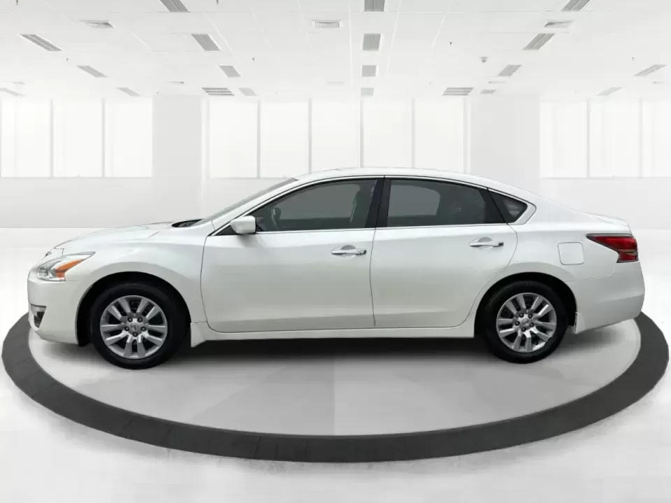 2015 Nissan Altima 2.5 S (1N4AL3AP9FC) with an 2.5L I-4 DOHC engine, Continuously Variable Transmission transmission, located at 1184 Kauffman Ave, Fairborn, OH, 45324, (937) 908-9800, 39.807072, -84.030914 - Need a dependable sedan for daily commuting between Fairborn and Dayton, campus runs to Wright State, or comfortable weekend drives out toward Yellow Springs? This **2015 Nissan Altima 2.5 S** delivers the kind of real-world practicality busy schedules demand-fuel-friendly performance, a roomy cabin - Photo#5