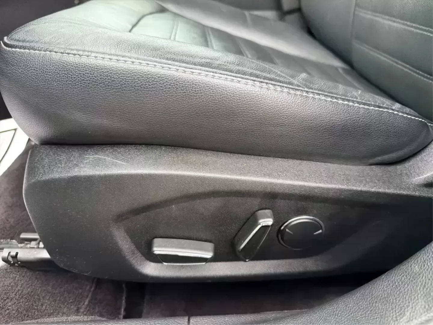 2017 Ford Fusion SE (3FA6P0H98HR) with an 2.0L L4 DOHC 16V engine, 6A transmission, located at 4508 South Dixie Dr, Moraine, OH, 45439, (937) 908-9800, 39.689976, -84.218452 - Picture your next week: a smooth, quiet commute down South Dixie Drive, quick errands to the Dayton Mall area, and a comfortable weekend drive toward Carillon Historical Park or a Reds day trip-without feeling like you're overpaying for a sedan that can't keep up. This 2017 Ford Fusion SE in sleek M - Photo#18