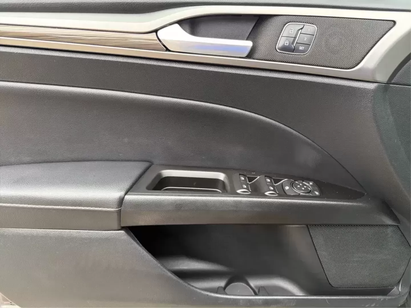 2017 Ford Fusion SE (3FA6P0H98HR) with an 2.0L L4 DOHC 16V engine, 6A transmission, located at 4508 South Dixie Dr, Moraine, OH, 45439, (937) 908-9800, 39.689976, -84.218452 - Picture your next week: a smooth, quiet commute down South Dixie Drive, quick errands to the Dayton Mall area, and a comfortable weekend drive toward Carillon Historical Park or a Reds day trip-without feeling like you're overpaying for a sedan that can't keep up. This 2017 Ford Fusion SE in sleek M - Photo#19