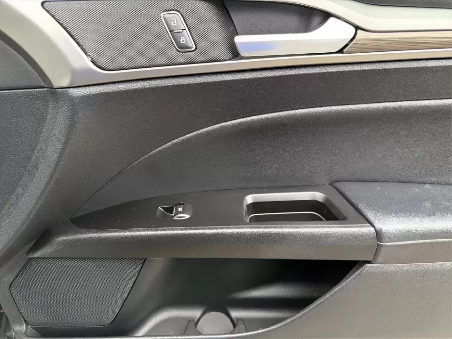 2017 Ford Fusion SE (3FA6P0H98HR) with an 2.0L L4 DOHC 16V engine, 6A transmission, located at 4508 South Dixie Dr, Moraine, OH, 45439, (937) 908-9800, 39.689976, -84.218452 - Picture your next week: a smooth, quiet commute down South Dixie Drive, quick errands to the Dayton Mall area, and a comfortable weekend drive toward Carillon Historical Park or a Reds day trip-without feeling like you're overpaying for a sedan that can't keep up. This 2017 Ford Fusion SE in sleek M - Photo#20
