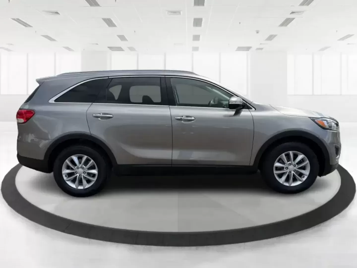 2017 Kia Sorento 2.4L LX (5XYPG4A38HG) with an 2.4L I-4 gasoline direct injection engine, 6A transmission, located at 8750 N County Rd 25A, Piqua, OH, 45356, (937) 908-9800, 40.164391, -84.232513 - Weekend road trips to Indian Lake, daily school drop-offs, and long commutes up I75 feel a lot easier when your SUV has real space, confident handling, and comfort features that keep everyone happy. This **2017 Kia Sorento LX (2.4L)** in **Platinum Graphite** is a practical, do-it-all **SUV** that f - Photo#1