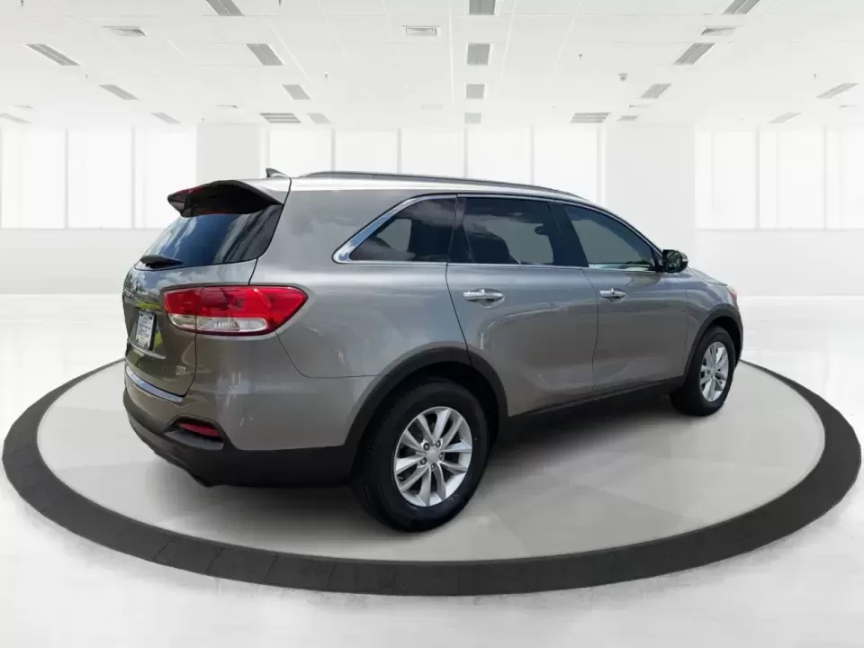 2017 Kia Sorento 2.4L LX (5XYPG4A38HG) with an 2.4L I-4 gasoline direct injection engine, 6A transmission, located at 8750 N County Rd 25A, Piqua, OH, 45356, (937) 908-9800, 40.164391, -84.232513 - Weekend road trips to Indian Lake, daily school drop-offs, and long commutes up I75 feel a lot easier when your SUV has real space, confident handling, and comfort features that keep everyone happy. This **2017 Kia Sorento LX (2.4L)** in **Platinum Graphite** is a practical, do-it-all **SUV** that f - Photo#2