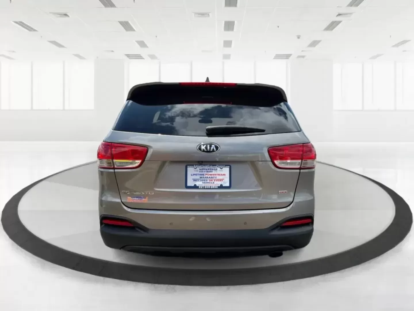 2017 Kia Sorento 2.4L LX (5XYPG4A38HG) with an 2.4L I-4 gasoline direct injection engine, 6A transmission, located at 8750 N County Rd 25A, Piqua, OH, 45356, (937) 908-9800, 40.164391, -84.232513 - Weekend road trips to Indian Lake, daily school drop-offs, and long commutes up I75 feel a lot easier when your SUV has real space, confident handling, and comfort features that keep everyone happy. This **2017 Kia Sorento LX (2.4L)** in **Platinum Graphite** is a practical, do-it-all **SUV** that f - Photo#3