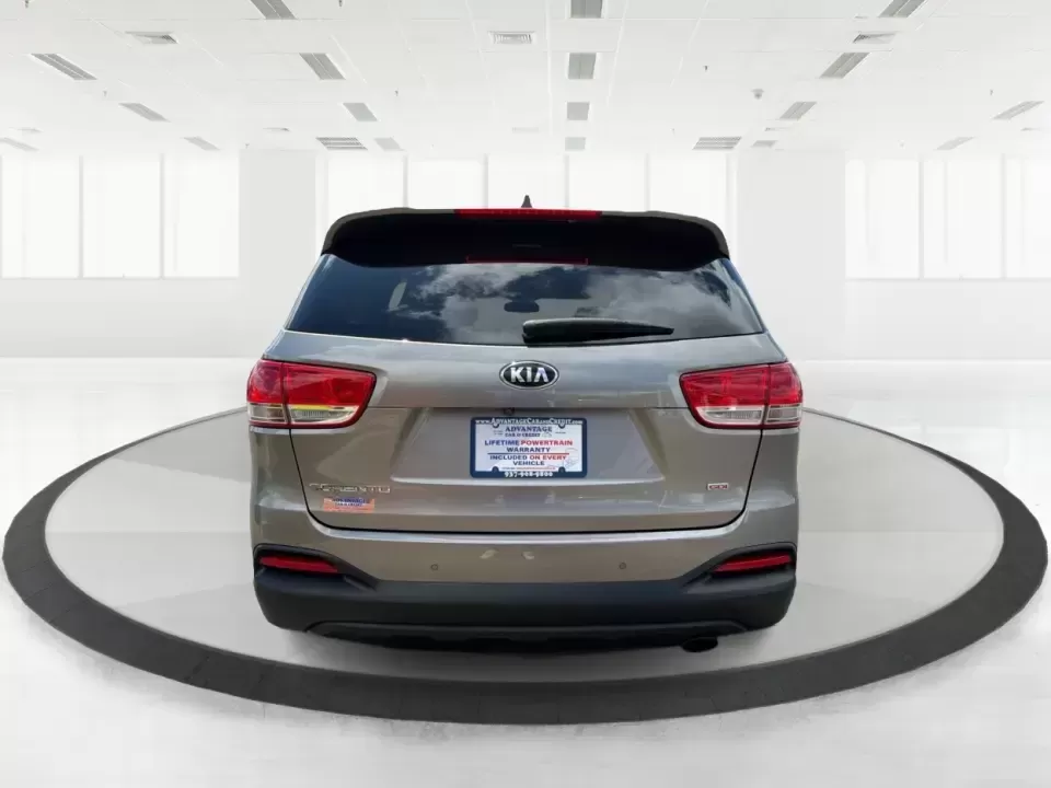 2017 Kia Sorento 2.4L LX (5XYPG4A38HG) with an 2.4L I-4 gasoline direct injection engine, 6A transmission, located at 8750 N County Rd 25A, Piqua, OH, 45356, (937) 908-9800, 40.164391, -84.232513 - Weekend road trips to Indian Lake, daily school drop-offs, and long commutes up I75 feel a lot easier when your SUV has real space, confident handling, and comfort features that keep everyone happy. This **2017 Kia Sorento LX (2.4L)** in **Platinum Graphite** is a practical, do-it-all **SUV** that f - Photo#3