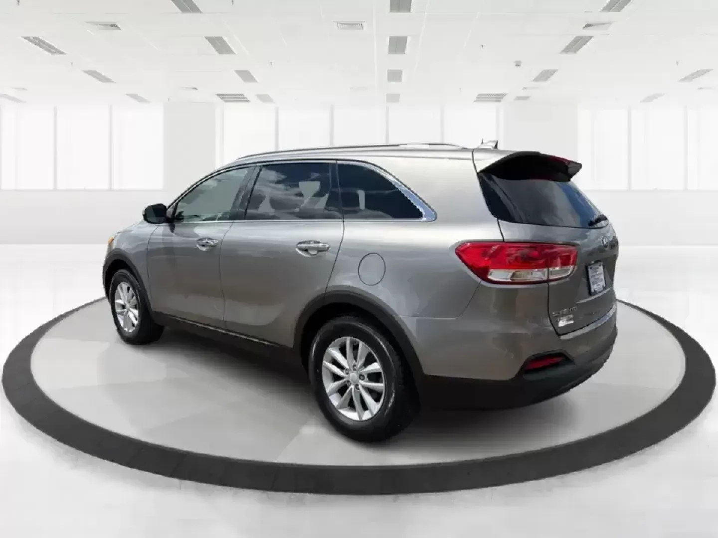 2017 Kia Sorento 2.4L LX (5XYPG4A38HG) with an 2.4L I-4 gasoline direct injection engine, 6A transmission, located at 8750 N County Rd 25A, Piqua, OH, 45356, (937) 908-9800, 40.164391, -84.232513 - Weekend road trips to Indian Lake, daily school drop-offs, and long commutes up I75 feel a lot easier when your SUV has real space, confident handling, and comfort features that keep everyone happy. This **2017 Kia Sorento LX (2.4L)** in **Platinum Graphite** is a practical, do-it-all **SUV** that f - Photo#4