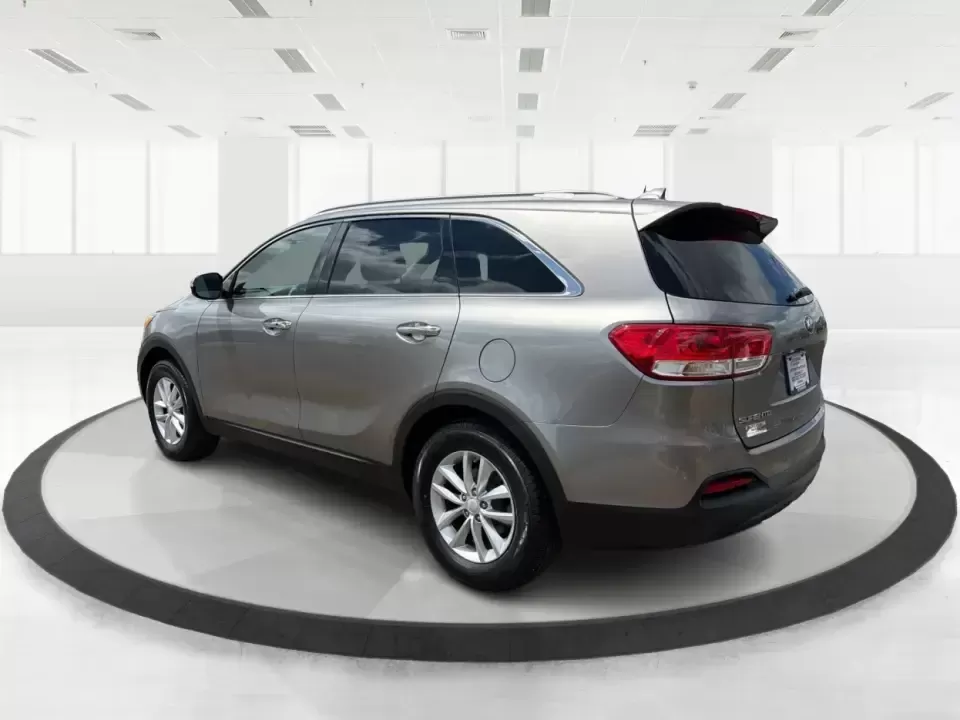 2017 Kia Sorento 2.4L LX (5XYPG4A38HG) with an 2.4L I-4 gasoline direct injection engine, 6A transmission, located at 8750 N County Rd 25A, Piqua, OH, 45356, (937) 908-9800, 40.164391, -84.232513 - Weekend road trips to Indian Lake, daily school drop-offs, and long commutes up I75 feel a lot easier when your SUV has real space, confident handling, and comfort features that keep everyone happy. This **2017 Kia Sorento LX (2.4L)** in **Platinum Graphite** is a practical, do-it-all **SUV** that f - Photo#4