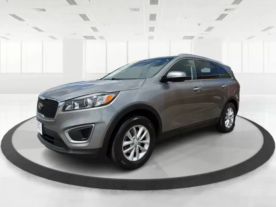 2017 Kia Sorento 2.4L LX (5XYPG4A38HG) with an 2.4L I-4 gasoline direct injection engine, 6A transmission, located at 8750 N County Rd 25A, Piqua, OH, 45356, (937) 908-9800, 40.164391, -84.232513 - Weekend road trips to Indian Lake, daily school drop-offs, and long commutes up I75 feel a lot easier when your SUV has real space, confident handling, and comfort features that keep everyone happy. This **2017 Kia Sorento LX (2.4L)** in **Platinum Graphite** is a practical, do-it-all **SUV** that f - Photo#8