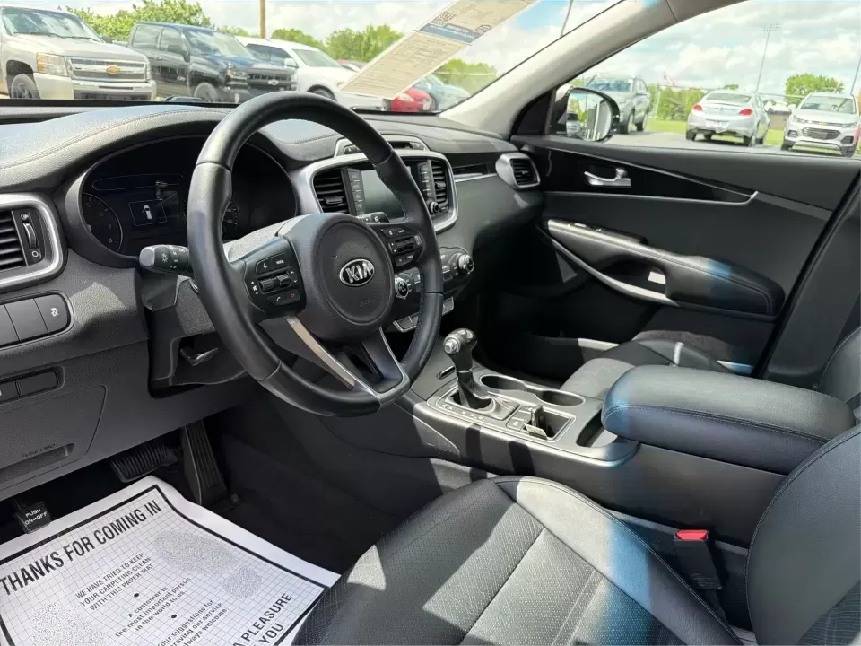 2017 Kia Sorento 2.4L LX (5XYPG4A38HG) with an 2.4L I-4 gasoline direct injection engine, 6A transmission, located at 8750 N County Rd 25A, Piqua, OH, 45356, (937) 908-9800, 40.164391, -84.232513 - Weekend road trips to Indian Lake, daily school drop-offs, and long commutes up I75 feel a lot easier when your SUV has real space, confident handling, and comfort features that keep everyone happy. This **2017 Kia Sorento LX (2.4L)** in **Platinum Graphite** is a practical, do-it-all **SUV** that f - Photo#9