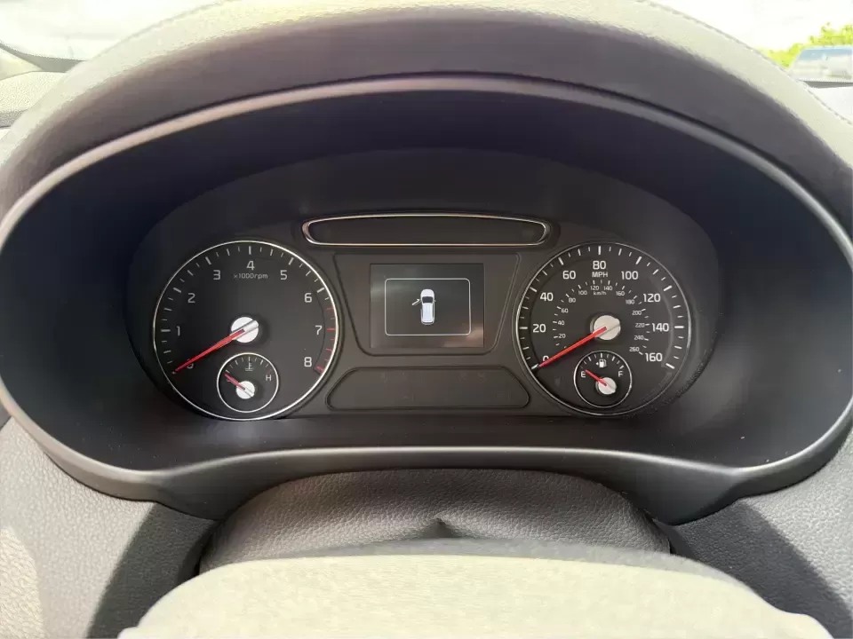 2017 Kia Sorento 2.4L LX (5XYPG4A38HG) with an 2.4L I-4 gasoline direct injection engine, 6A transmission, located at 8750 N County Rd 25A, Piqua, OH, 45356, (937) 908-9800, 40.164391, -84.232513 - Weekend road trips to Indian Lake, daily school drop-offs, and long commutes up I75 feel a lot easier when your SUV has real space, confident handling, and comfort features that keep everyone happy. This **2017 Kia Sorento LX (2.4L)** in **Platinum Graphite** is a practical, do-it-all **SUV** that f - Photo#15