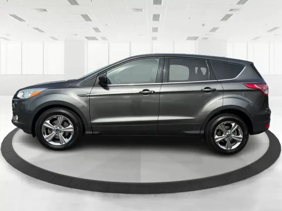 2016 Ford Escape SE (1FMCU0G75GU) with an 2.5L L4 DOHC 16V engine, 6-Speed Automatic transmission, located at 1099 N County Rd 25A , Troy, OH, 45373, (937) 908-9800, 40.057079, -84.212883 - Whether you're juggling school drop-offs, commuting up I75, or planning a weekend run to the Miami County Fairgrounds, this 2016 Ford Escape SE is the kind of practical SUV that fits real-life Troy, Ohio routines. With a versatile cabin, confident road manners, and easy-to-live-with features, it's a - Photo#5