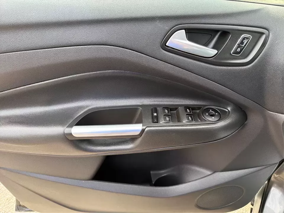 2016 Ford Escape SE (1FMCU0G75GU) with an 2.5L L4 DOHC 16V engine, 6-Speed Automatic transmission, located at 1099 N County Rd 25A , Troy, OH, 45373, (937) 908-9800, 40.057079, -84.212883 - Whether you're juggling school drop-offs, commuting up I75, or planning a weekend run to the Miami County Fairgrounds, this 2016 Ford Escape SE is the kind of practical SUV that fits real-life Troy, Ohio routines. With a versatile cabin, confident road manners, and easy-to-live-with features, it's a - Photo#19
