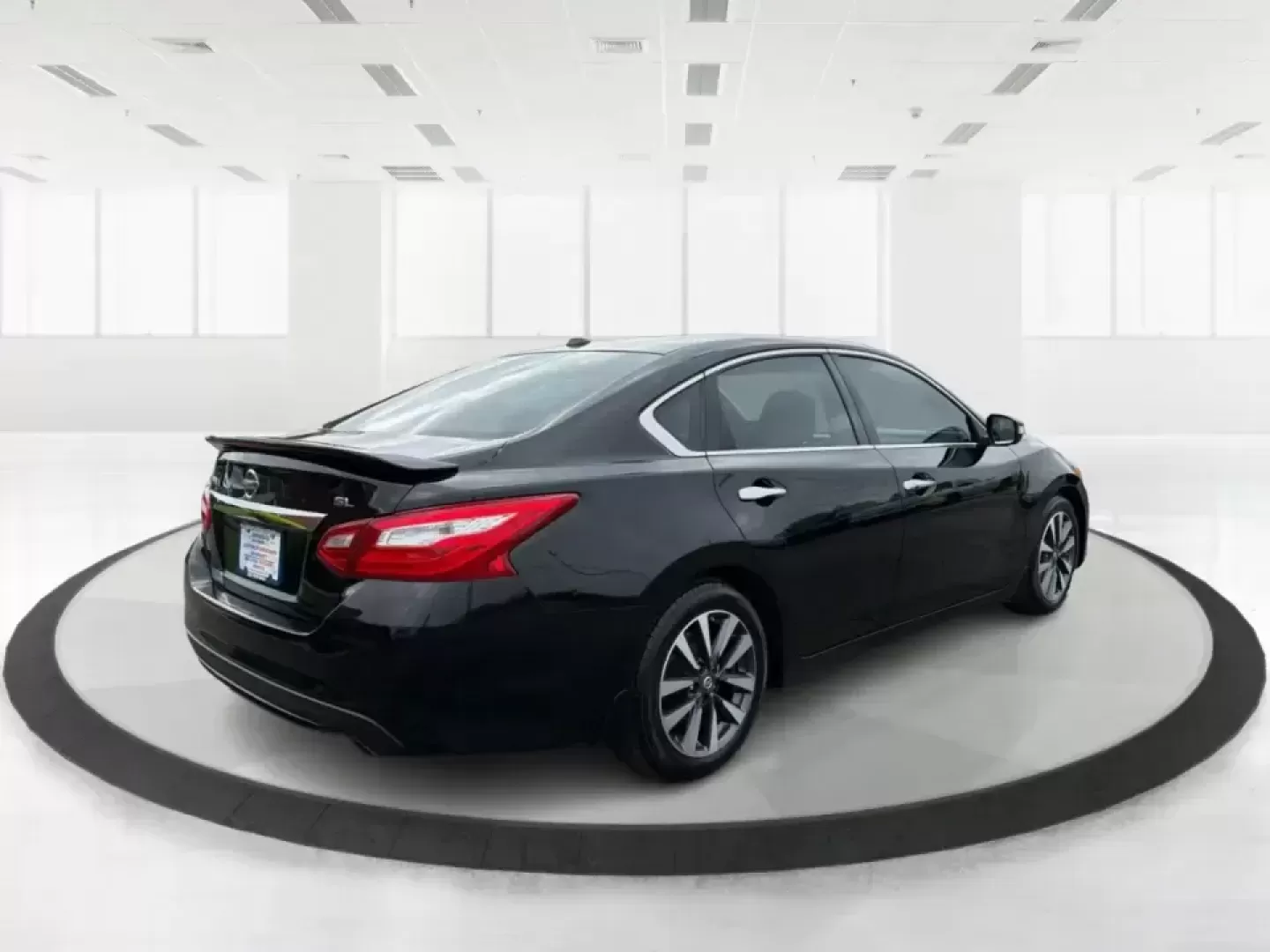 2016 Nissan Altima 2.5 SL (1N4AL3AP1GC) with an 2.5L I-4 DOHC engine, CVT transmission, located at 880 E. National Road, Vandalia, OH, 45377, (937) 908-9800, 39.891918, -84.183594 - Whether you're a Dayton-area commuter stacking highway miles, a busy parent shuttling kids between school and practice, or a weekend road-trip planner who wants comfort without overspending, this **2016 Nissan Altima 2.5 SL** is built for real life. With a sleek **Super Black** exterior and an upsca - Photo#2