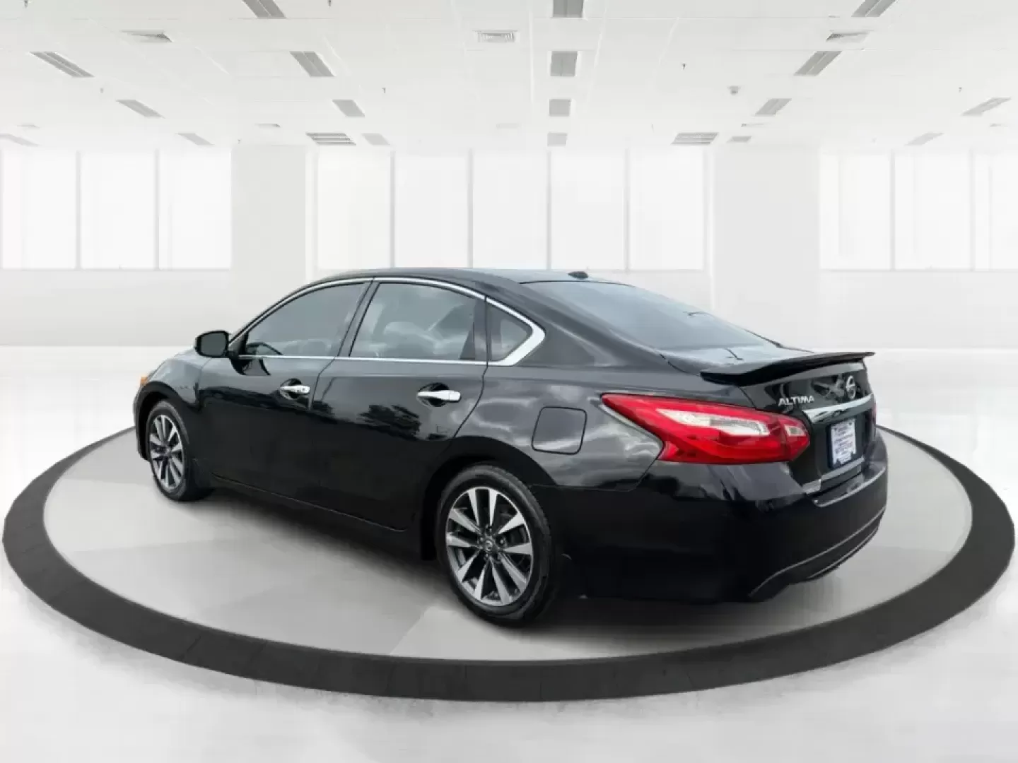 2016 Nissan Altima 2.5 SL (1N4AL3AP1GC) with an 2.5L I-4 DOHC engine, CVT transmission, located at 880 E. National Road, Vandalia, OH, 45377, (937) 908-9800, 39.891918, -84.183594 - Whether you're a Dayton-area commuter stacking highway miles, a busy parent shuttling kids between school and practice, or a weekend road-trip planner who wants comfort without overspending, this **2016 Nissan Altima 2.5 SL** is built for real life. With a sleek **Super Black** exterior and an upsca - Photo#4