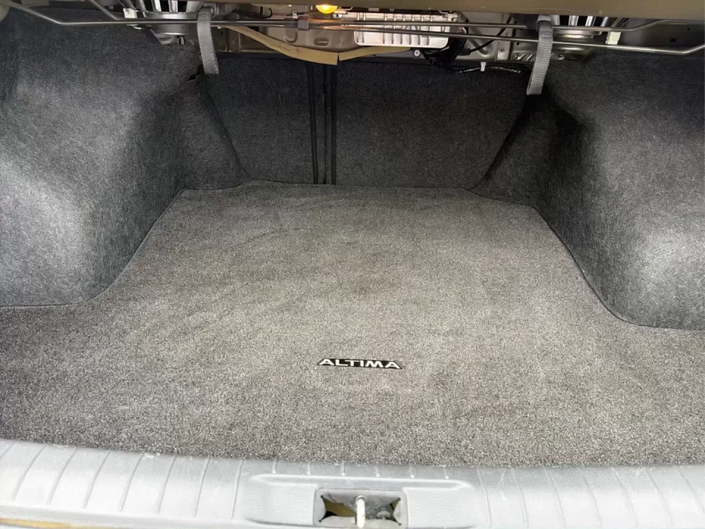 2016 Nissan Altima 2.5 SL (1N4AL3AP1GC) with an 2.5L I-4 DOHC engine, CVT transmission, located at 880 E. National Road, Vandalia, OH, 45377, (937) 908-9800, 39.891918, -84.183594 - Whether you're a Dayton-area commuter stacking highway miles, a busy parent shuttling kids between school and practice, or a weekend road-trip planner who wants comfort without overspending, this **2016 Nissan Altima 2.5 SL** is built for real life. With a sleek **Super Black** exterior and an upsca - Photo#12
